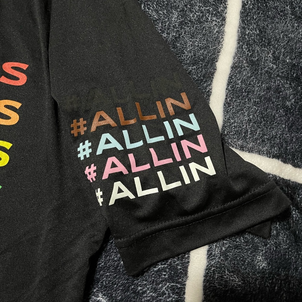 SOLD❗️Las Vegas Aces basketball T shirt 🌈🏀 - Picture 2 of 5